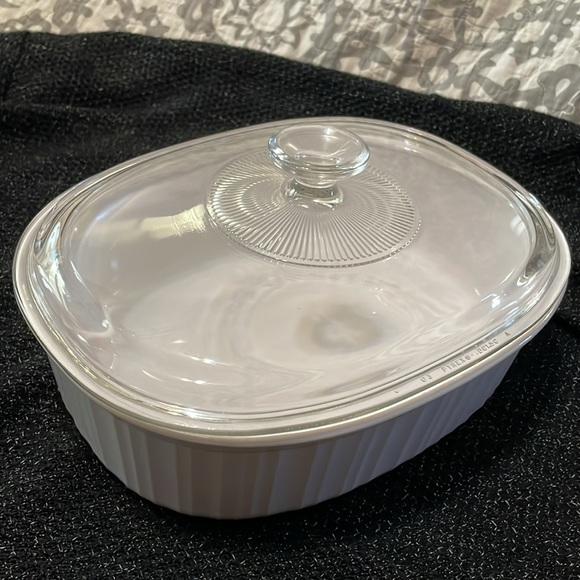 Pyrex glass serving dish with clear glass lid - Picture 11 of 11